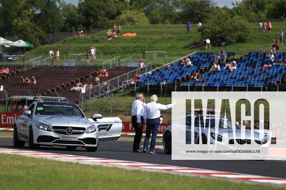 27th July 2018, Hungaroring, Mogyorod, Hungary; Hungarian Formula One Grand Prix, Friday free practice; Charlie Whiting checks the circuit layout ActionPlus12050787 Octane