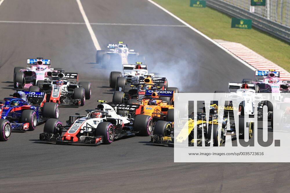 29th July 2018, Hungaroring, Mogyorod, Hungary; Hungarian Formula One Grand Prix, race day; Alfa Romeo Sauber F1 Team, Marcus Ericsson lands close behind McLaren, Stoffel Vandoorne ActionPlus12051522 Octane