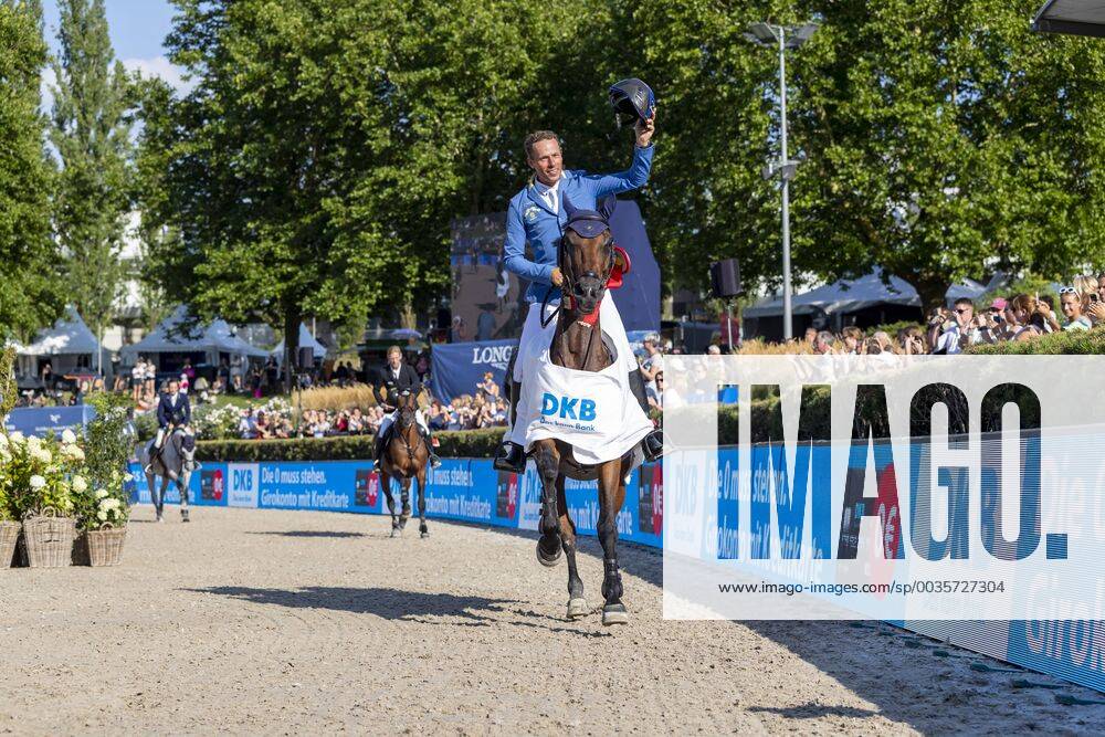 Berlin Global Jumping Berlin 2018 AHLMANN Christian GER Ailina Berlin Global Jumping Berlin 2018 Award Ceremony CSI5 Championship of the German Kreditbank AG of Berlin 29 July 2018 Â ©
