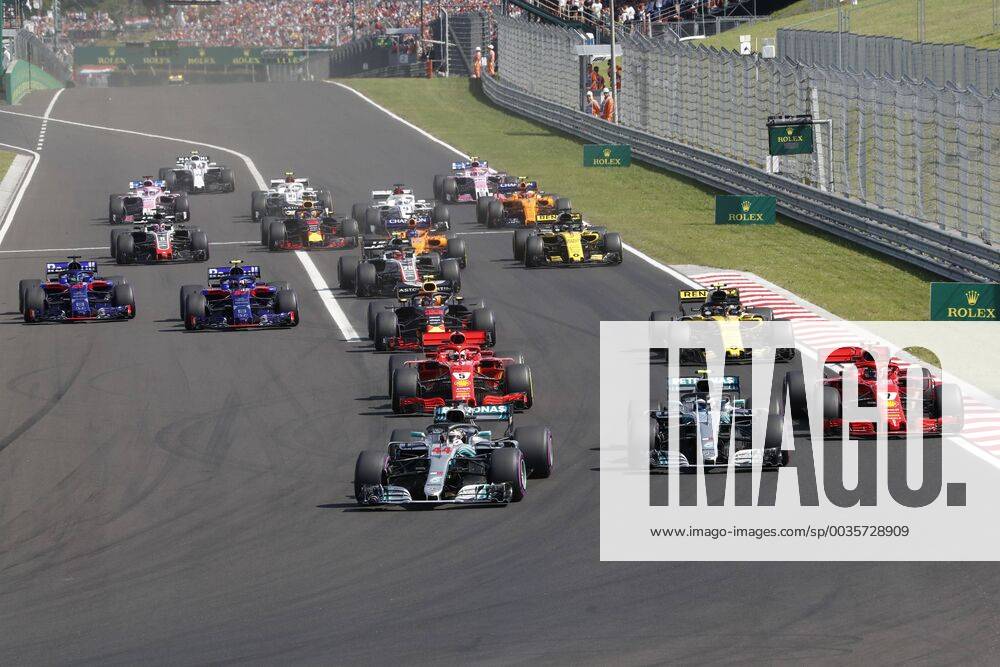 Motorsports: FIA Formula One World Championship WM Weltmeisterschaft 2018, Grand Prix of Hungary, Start, 44 Lewis Hamilton (GBR, Mercedes AMG Petronas Motorsport), 77 Valtteri Bottas (FIN, Mercedes AMG Petronas Motorsport), 7 Kimi Raikkonen (FIN, Scuderia Ferrari), 5 Sebastian Vettel (GER, Scuderia Ferrari), 55 Carlos Sainz jr. (ESP, Renault Formula One Team), Budapest Hungary