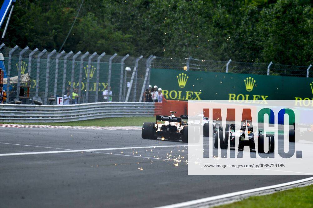 Motorsports: FIA Formula One World Championship WM Weltmeisterschaft 2018, Grand Prix of Hungary, 2 Stoffel Vandoorne (BEL, McLaren F1 Team), 3 Daniel Ricciardo (AUS, Aston Martin Red Bull Racing), Budapest Hungary