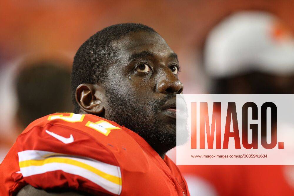KANSAS CITY, MO - AUGUST 09: Kansas City Chiefs defensive end Allen Bailey (97) on the sidelines during an NFL American Football Herren USA preseason game between the Houston Texans and Kansas City Chiefs on August 9, 2018 at Arrowhead Stadium in Kansas City, MO. The Texans won 17-10. (Photo by Scott Winters Icon Sportswire) NFL: AUG 09 Preseason - Texans at Chiefs Icon180809297