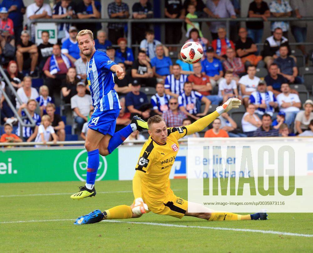 GER 1 FBL Hertha BSC VS Hallenser FC 15 08 2018 Amateur Stadium Berlin GER 1 FBL Hertha BSC VS Hallenser FC im Bild Pascal Koepke Hertha BSC Berlin 14 Tom Mueller Hall 32 nordphotox xEngler nph00076