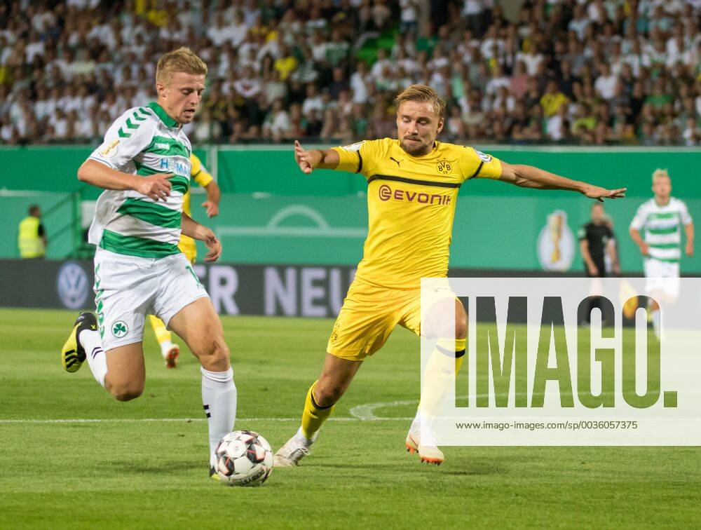 DFB Pokal Germany Fürth Sportpark Ronhof Thomas Sommer Football Soccer 20 08 2018 SpVgg Greuther Fürth Borussia Dortmund Photo If applicable Sebastian Ernst SpVgg Greuther Fuerth 15 Marcel Schmelzer Borussia Dortmund 29