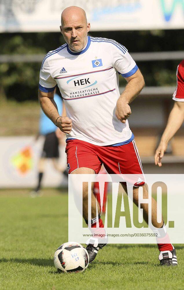 Farewell match for Willy Ketterer Photo on the ball Stefan Schnoor Football Mens league Hamburg on Sun 19 08 2018 Selection game of the oldies of the VfL Pinneberg HSV Altliga