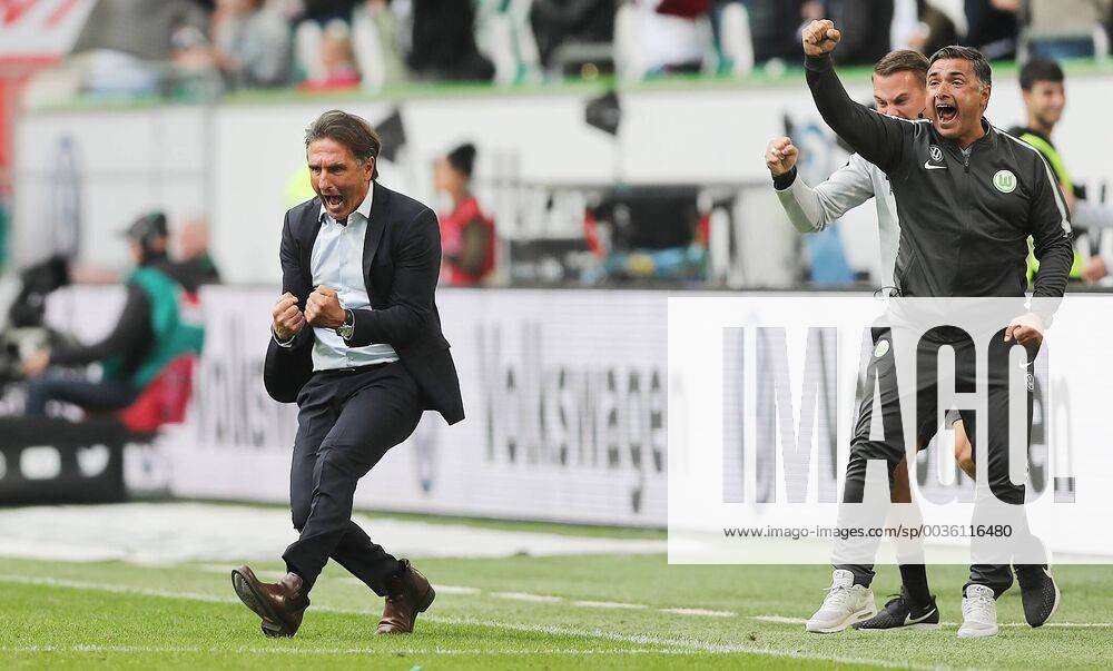 Torjubel head coach Bruno Labbadia VfL Wolfsburg after the 2 1 DFL REGULATIONS PROHIBIT ANY US PHOTOGRAPH AS IMAGE SEQUENCES AND OR QUASI VIDEO