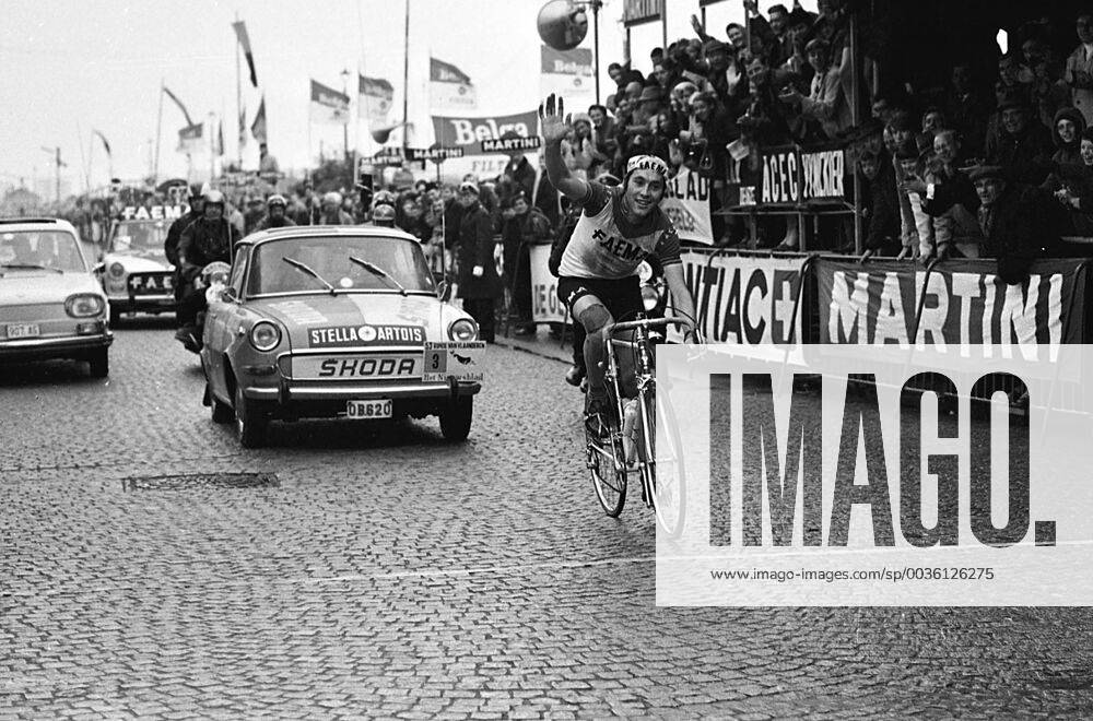 BRU20-4MAR99-BEL : Eddy Merckx winning the tour the flandres March 30th 1969. x85129287stx