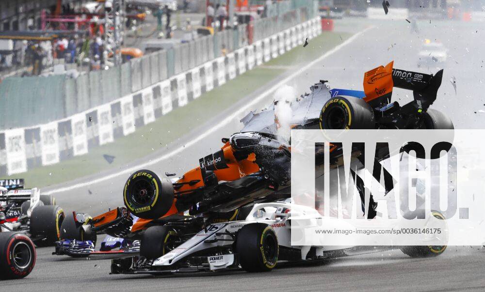 KW34 Motorsports: FIA Formula One World Championship WM Weltmeisterschaft 2018, Grand Prix of Belgium, Start, 16 Charles Leclerc (MCO, Alfa Romeo Sauber F1 Team), 14 Fernando Alonso (ESP, McLaren F1 Team), Spa-Francorchamps Belgium