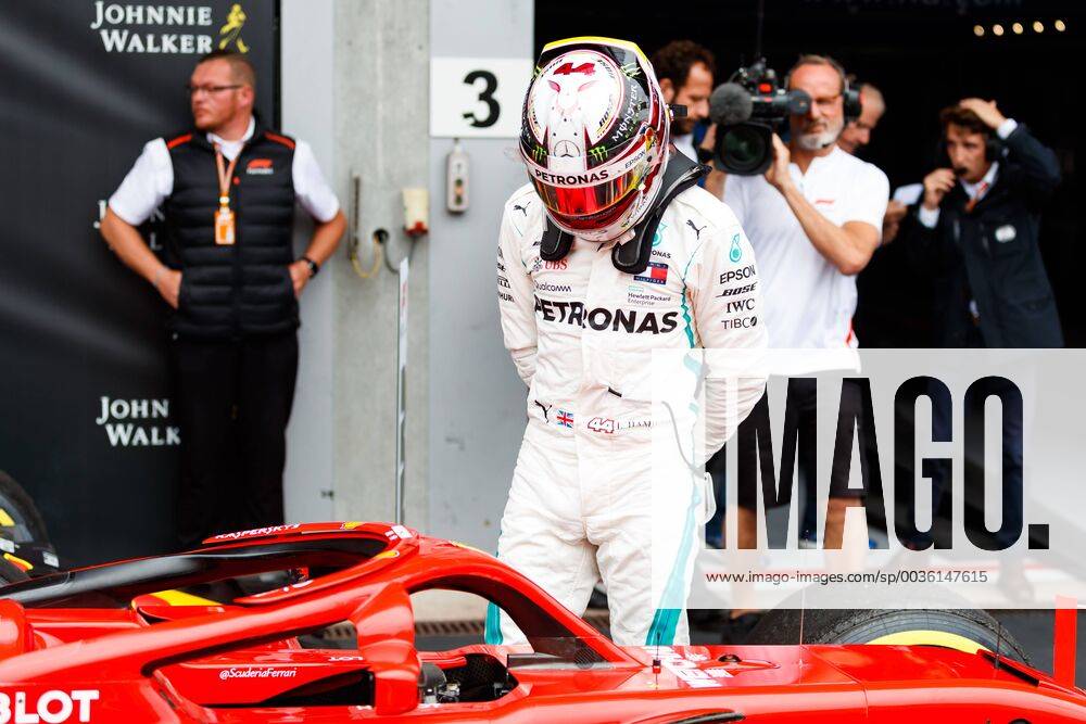 Lewis Hamilton Mercedes AMG Petronas Formula One team inspects the car of Sebastian Vettel Scuderia Ferrari Grand Prix of Belgium 2018 Motorsport Formula 1 26 08 2018 Belgian Grand Prix 2018 Motorsport Formula 1 26 08 2018 Spa Franchorchamps