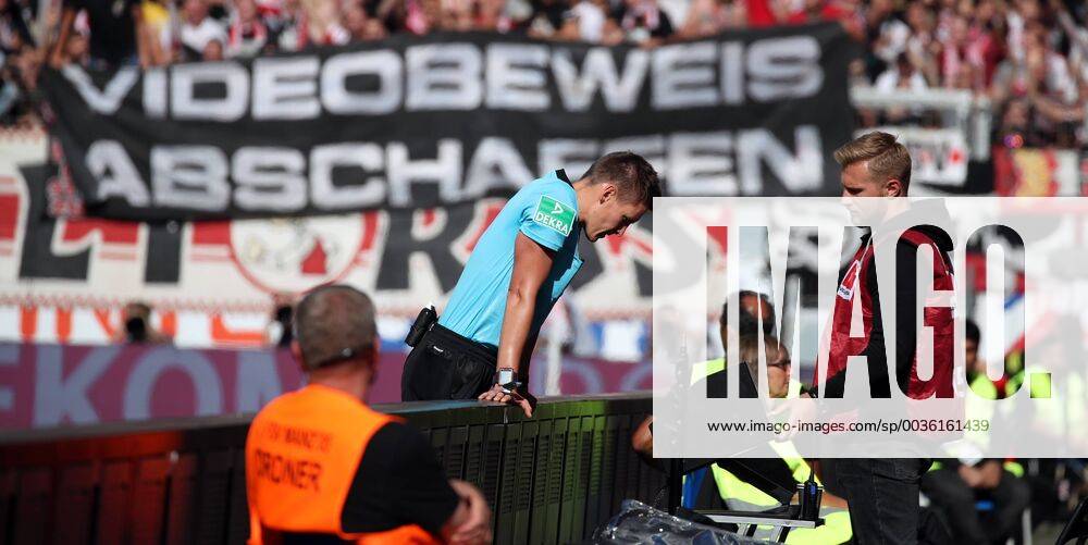 1 FSV Mainz 05 VfB Stuttgart Daniel Siebert Referee Video Evidence DFL REGULATIONS PROHIBIT ANY USE OF PHOTOGRAPH AS IMAGE SEQUENCES AND OR QUASI VIDEO 1 FSV Mainz 05 VfB Stuttgart Germany Mainz 26 08 2018 Soccer Bundesliga Season 2018 2019