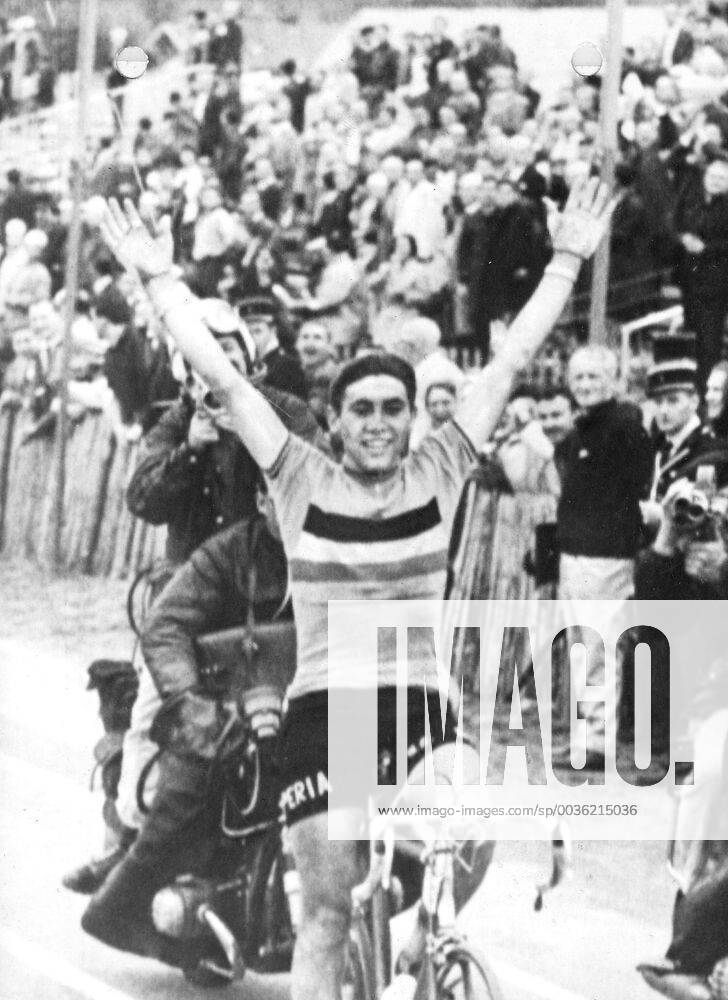Eddy Merckx wins the World Championship WM Weltmeisterschaft on Road . (BELGA ARCHIVES) x85215811stx