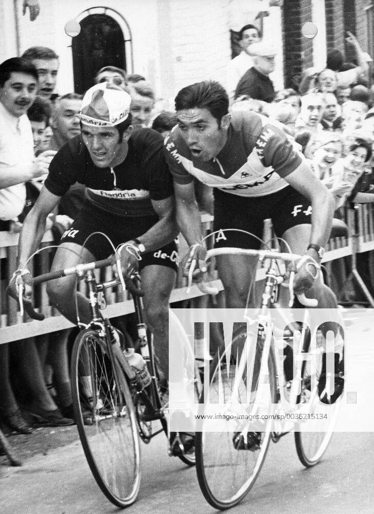Roger De Vlaeminck and Eddy Merckx during the first stage of the Tour de France, in Belgium. (BELGA ARCHIVES) x85218258stx