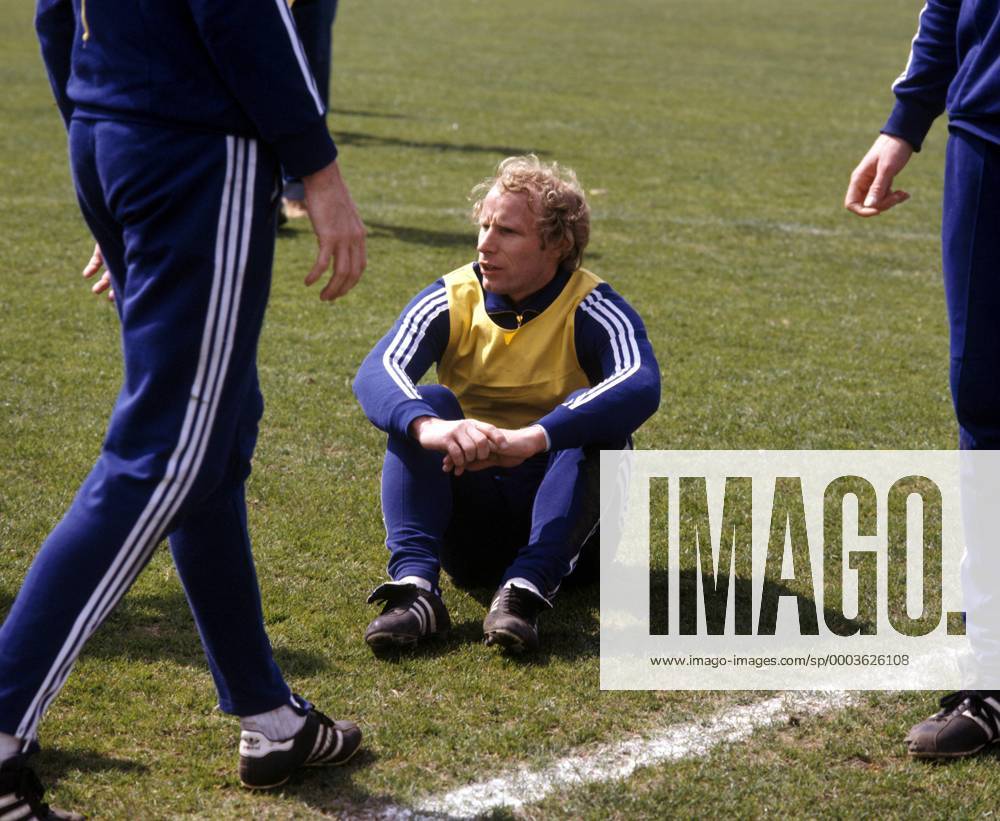 Berti Vogts (BR Deutschland) Fußball Herren DEUTSCHSPRACHIGE SPORTZEITSCHRIFTEN UND -ZEITUNGEN NUR NACH RÜCKSPRACHE 1978 Einzelbild Aufnahmedatum geschätzt Malente Fußball Herren DEUTSCHSPRACHIGE SPORTZEITSCHRIFTEN UND -ZEITUNGEN NUR NACH RÜCKSPRACHE 1978 Einzelbild Aufnahmedatum geschätzt Malente
