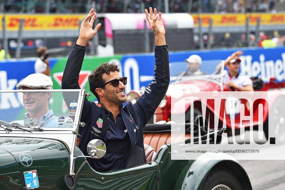 31 08 02 09 2018 FIA Formula 1 Championship Formula 1 Italian Grand Prix 2018 GP Italia Monza Pictured Driver Parade Daniel Ricciardo AUS 3 Aston Martin Red Bull Racing Monza Italy eel-fotografie Eberhard Krieger