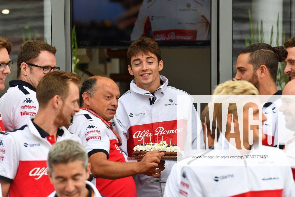 Birthday of Marcus Ericsson Alfa Romeo Sauber F1 Team and Sauber Team behind Charles Leclerc Alfa Romeo Sauber F1 Team Italian Grand Prix Renntag 02 09 2018 ITA Italian Grand Prix 02 09 2018 Monza