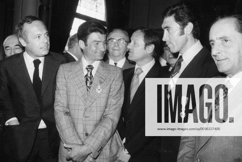 Eddy Merckx receives the Legion of Honour and Raymond Poulidor is made Knight of the Order of Leopold. (BELGA ARCHIVES) x85221394stx