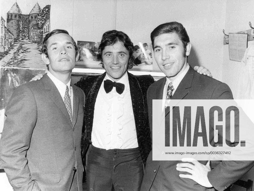 Belgian racing car pilot Jacky Ickx (L) meets Belgian cyclist Eddy Merckx (R) (BELGA ARCHIVES) x85222238stx