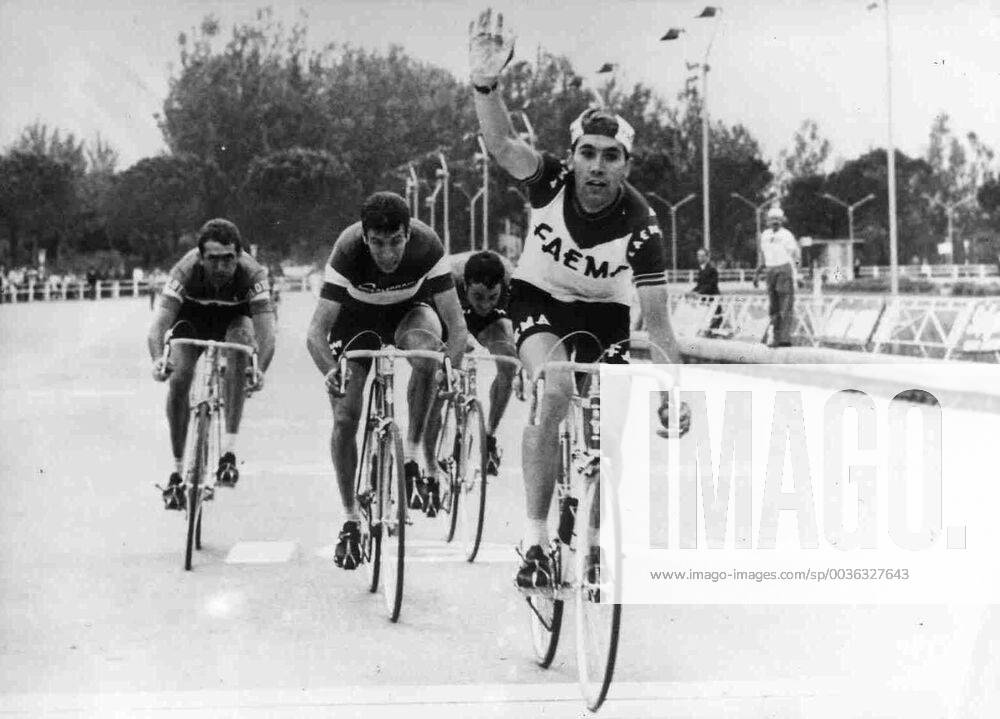Cyclist Eddy Merckx in action during the Italian Tour (BELGA ARCHIVES) x85224568stx