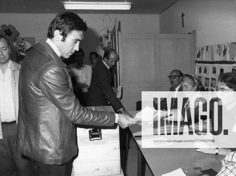 Cyclist Eddy Merckx pictured while voting (BELGA ARCHIVES) x85224786stx