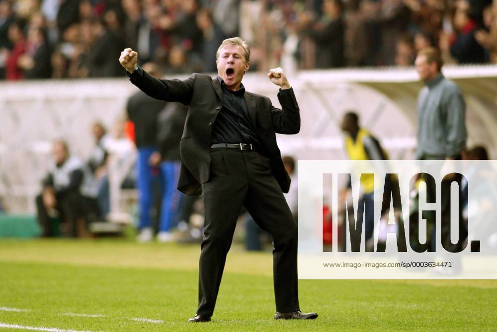 Trainer Luis Fernandez (Paris St. Germain) - (pan2715) Fußball Herren Ligue 1 2002 2003, 1. Französische Liga, Saint, PSG Einzelbild Paris Freude, Fußball Herren Ligue 1 2002 2003, 1. Französische Liga, Saint, PSG Einzelbild Paris Freude,