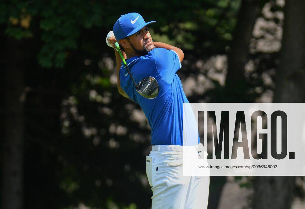Tony Finau watches his tee shot on the 4th hole during the first round of the BMW Championship at Aronimink Golf Course in Newtown Square, Pennsylvania. CSM PGA Golf Herren 2018: BMW Championship SEPT 06 - ZUMAc04_ 20180906_zaf_c04_007