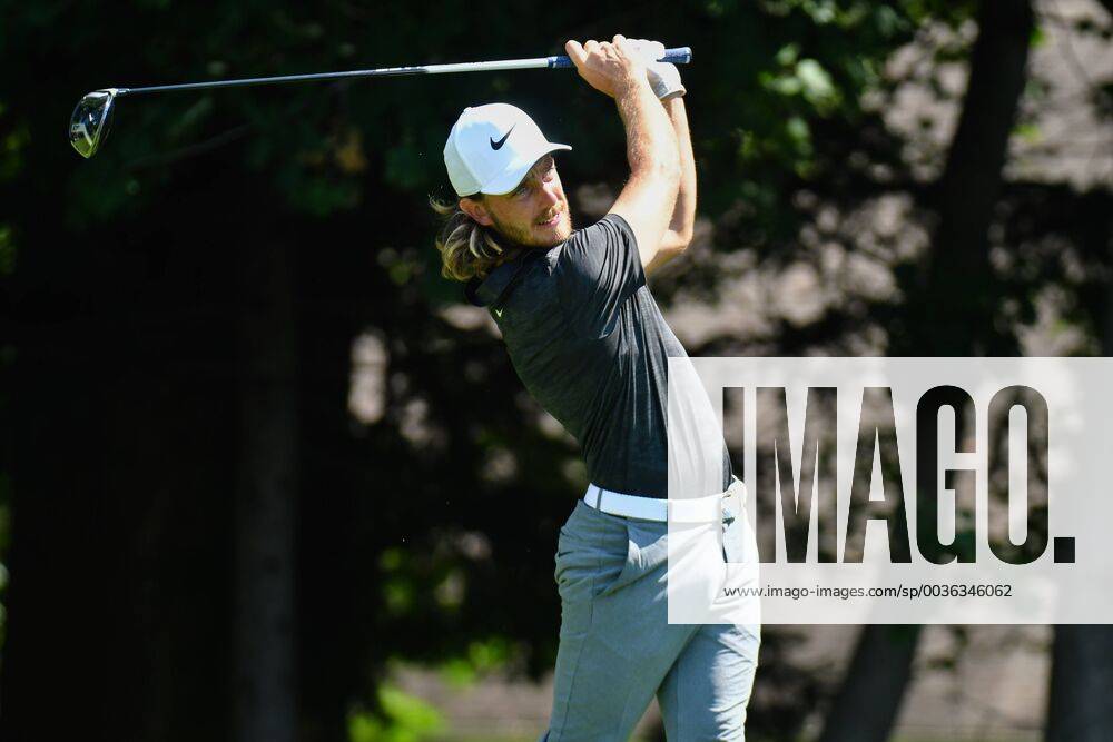 Tommy Fleetwood watches his tee shot on the 4th hole during the first round of the BMW Championship at Aronimink Golf Course in Newtown Square, Pennsylvania. CSM PGA Golf Herren 2018: BMW Championship SEPT 06 - ZUMAc04_ 20180906_zaf_c04_052