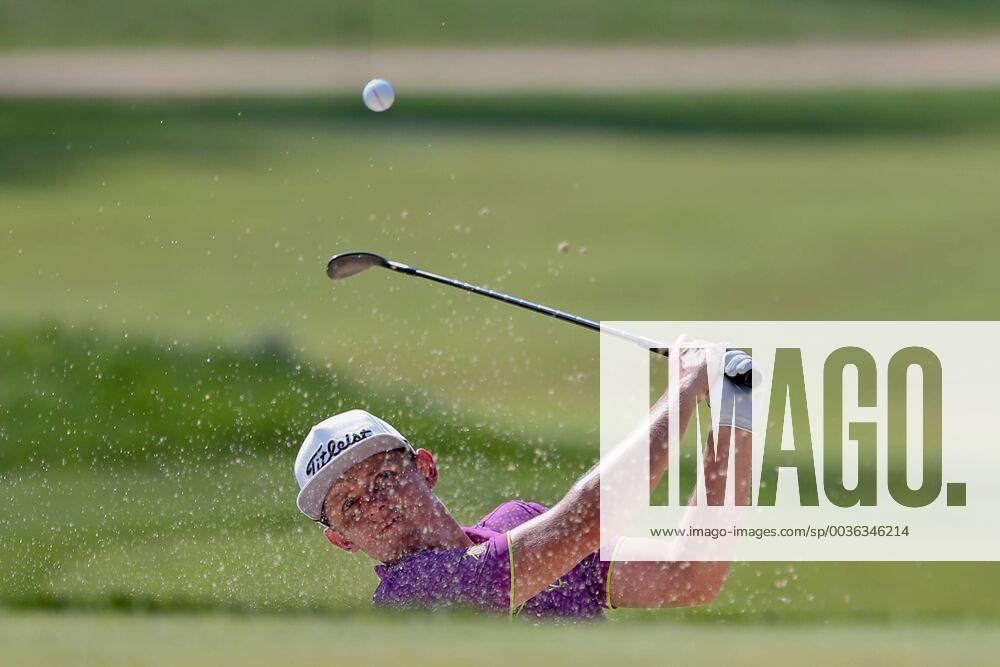 Newtown Square, Pennsylvania, United States - Cameron Smith hits out of a greenside bunker on the 3rd green during the first round of the 2018 BMW Championship. Golf 2018: BMW Championship: Round 1 - ZUMAw109 20180906_zap_w109_012
