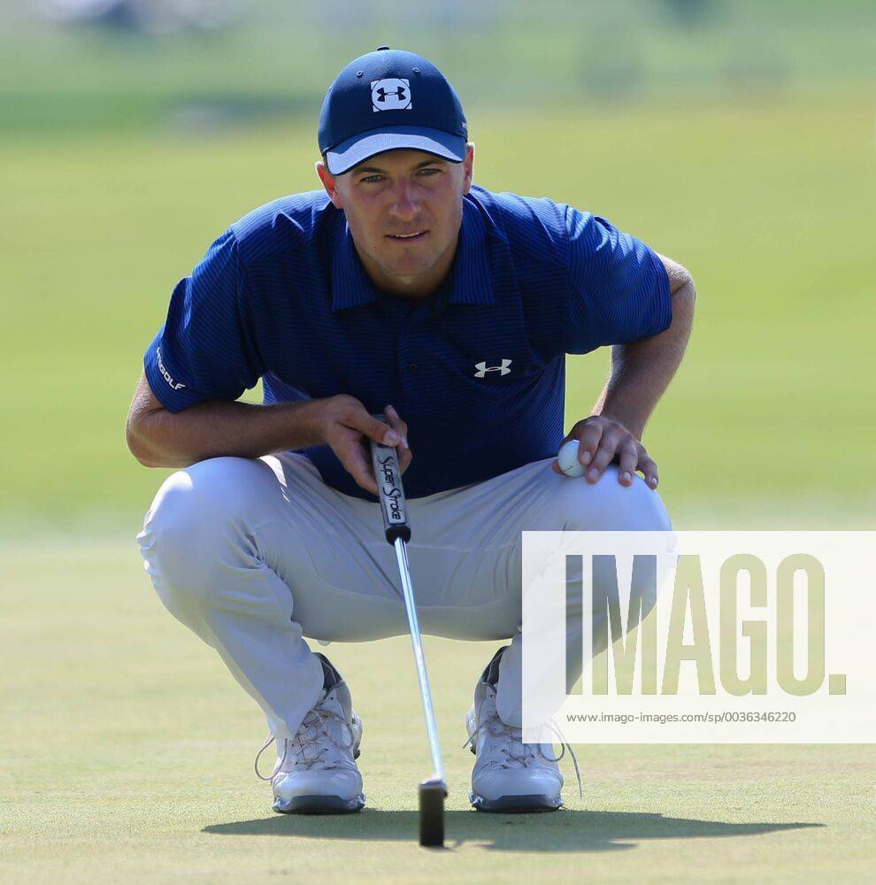 Newtown Square, Pennsylvania, United States - Jordan Spieth lines up a putt on the 6th green during the first round of the 2018 BMW Championship. Golf 2018: BMW Championship: Round 1 - ZUMAw109 20180906_zap_w109_018