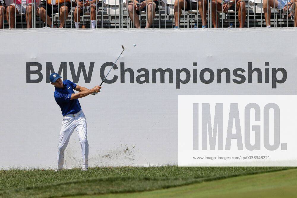 Newtown Square, Pennsylvania, United States - Jordan Spieth chips on to the 18th green during the first round of the 2018 BMW Championship. Golf 2018: BMW Championship: Round 1 - ZUMAw109 20180906_zap_w109_019