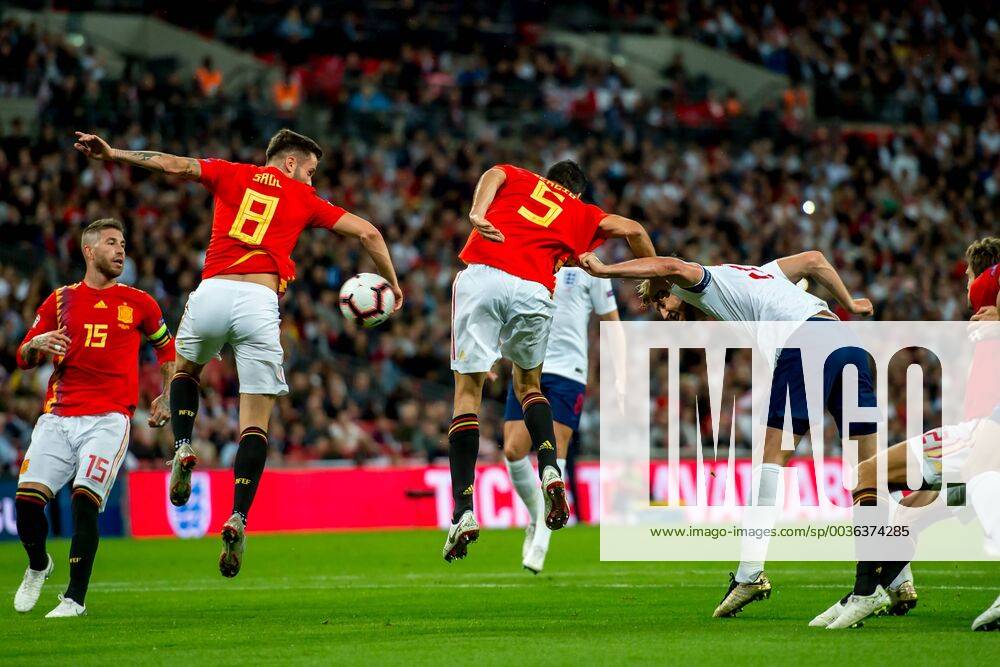 Harry Kane of England takes a shot at goal with a header during the UEFA Nation League, Group 4, League A match between England and Spain at Wembley Stadium, London, England on 8 September 2018. Salvio Calabrese Soccer: England v Spain.UEFA Nation League Group Stage.8 9 2018 - ZUMAa181 20180908_zaa_a181_091