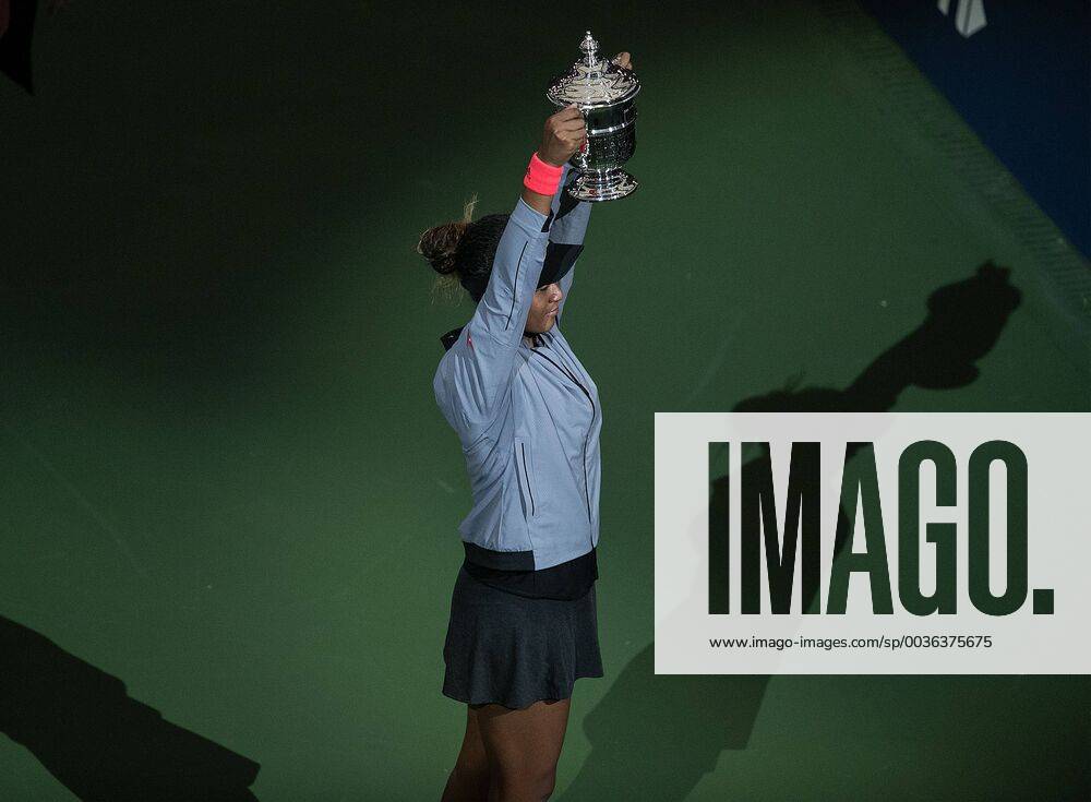 Flushing Meadows, New York, U.S - Naomi Osaka poses with her trophy after winning final match against Serena Williams on Day 13 of the 2018 US Open at USTA Billie Jean King National Tennis Center on Saturday September 8, 2018 in the Flushing neighborhood of the Queens borough of New York City. Naomi Osaka US Open Champion - ZUMAp124 20180908_zaa_p124_003