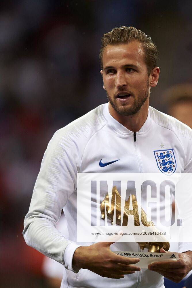 London, England, United Kingdom - Harry Kane of England receives the golden boot of the 2018 FIFA World Cup WM Weltmeisterschaft Fussball of Russia before the UEFA Nations League football match between England and Spain at Wembley Stadium in London on September 8, 2018. England v Spain - UEFA Nations League A - ZUMAn230 20180908_zaa_n230_940