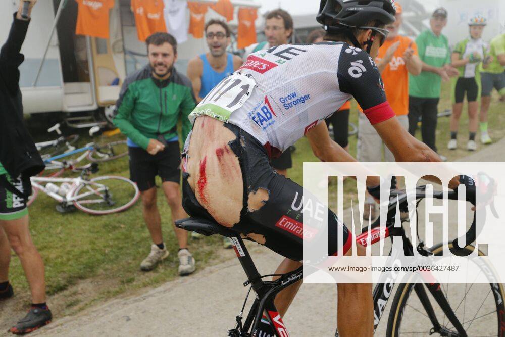 KW37 Italian Fabio Aru of UAE Team Emirates is injured after a fall during the 17th stage of the Vuelta a Espana , Tour of Spain cycling race, 157km from Getxo to Balcon de Bizkaia, Spain, Wednesday 12 September 2018. FRANCE OUT YUZURUxSUNADA x05424796x