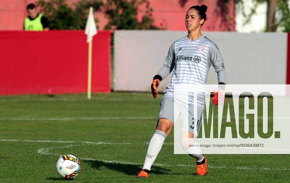 Subotica(Serbia) ZFK Spartak Subotica-FC Bayern München UEFA women s football champions league round of 32 Manuela Zinsberger FC Bayern München :