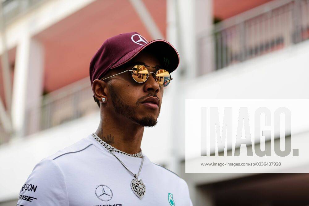 13th September 2018, Marina Bay Street Circuit, Singapore; Formula One Grand Prix of Singapore, driver arrivals and press conference PK Pressekonferenz Mercedes AMG Petronas driver Lewis Hamilton ActionPlus12061877 StephenxBlackberry