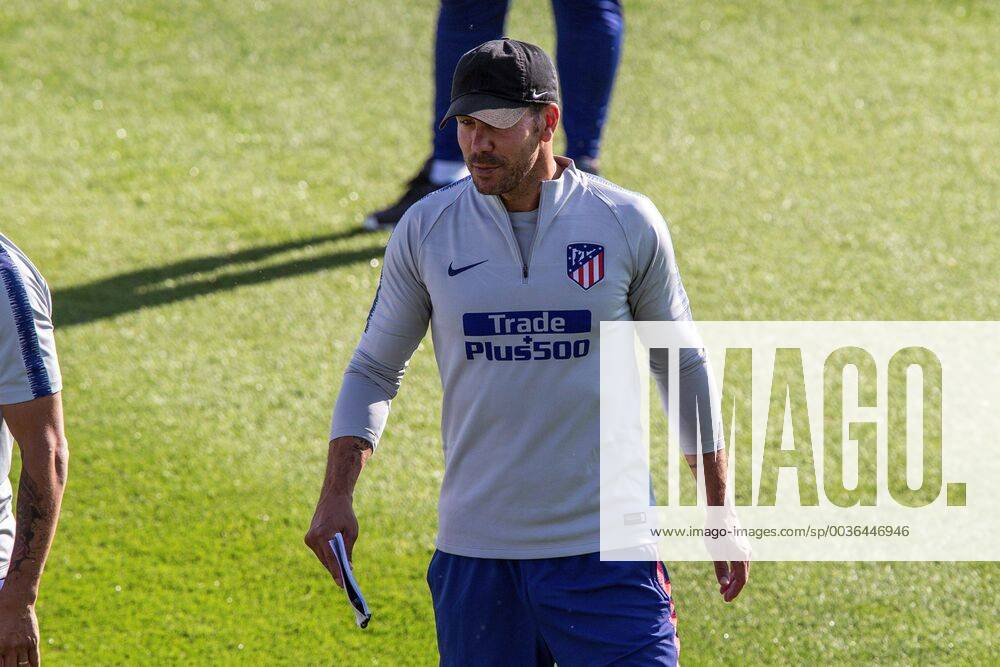 Atletico Madrid s Argentinian head coach, Diego Pablo Simeone, during a team s training session at Majadahonda Sports City in Madrid, Spain, 14 September 2018. Atletico Madrid will face Eibar in a Spanish Primera Division soccer match the upcoming 15 September. Training session !ACHTUNG: NUR REDAKTIONELLE NUTZUNG!