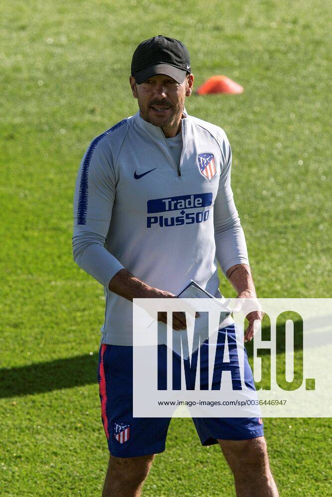 Atletico Madrid s Argentinian head coach, Diego Pablo Simeone, during a team s training session at Majadahonda Sports City in Madrid, Spain, 14 September 2018. Atletico Madrid will face Eibar in a Spanish Primera Division soccer match the upcoming 15 September. Training session !ACHTUNG: NUR REDAKTIONELLE NUTZUNG!