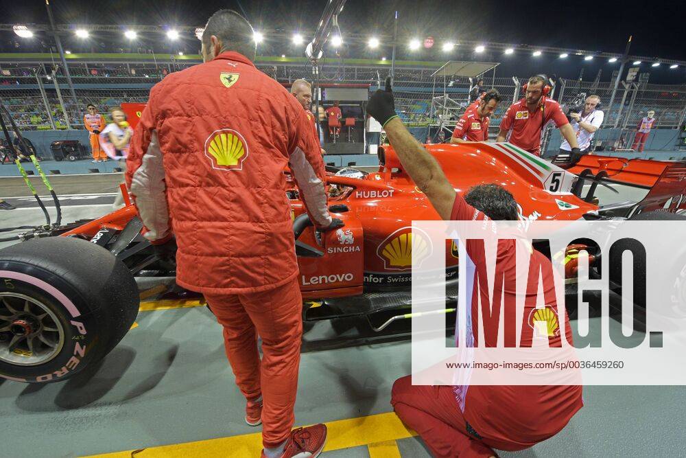 (180915) -- SINGAPORE, Sept. 15, 2018 -- Ferrari driver Sebastian Vettel of Germany stops at the pit building after his car springs a leak in the second practise session of the Formula One Singapore Grand Prix Night Race held at the Marina Bay Street Circuit on Sept. 14, 2018. ) (SP)SINGAPORE-F1 GRAND PRIX NIGHT RACE-PRACTISE ThenxChihxWey