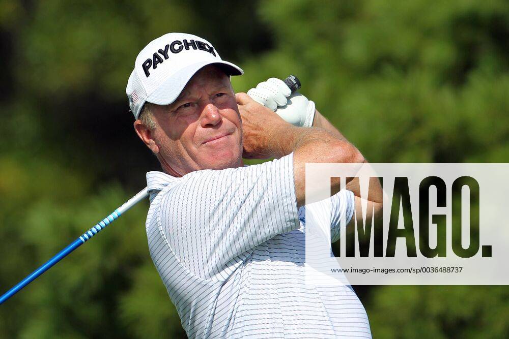 Grand Blanc, Michigan, United States - Jeff Sluman of Delray Beach, Florida hits from the 13th tee during the second round of the The Ally Challenge golf tournament presented by McLaren at Warwick Hills Golf & Country Club in Grand Blanc, MI, USA Saturday, September 15, 2018. The Ally Challenge 2018 - ZUMAn230 20180915_zaa_n230_1101