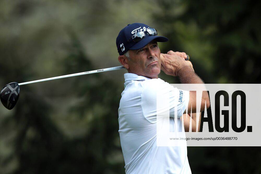 Grand Blanc, Michigan, United States - Tom Byrum of the USA tees off on the second tee during the second round of The Ally Challenge presented by McLaren at Warwick Hills Golf & Country Club in Grand Blanc, MI, USA Saturday, September 15, 2018. The Ally Challenge 2018 - ZUMAn230 20180915_zaa_n230_1102