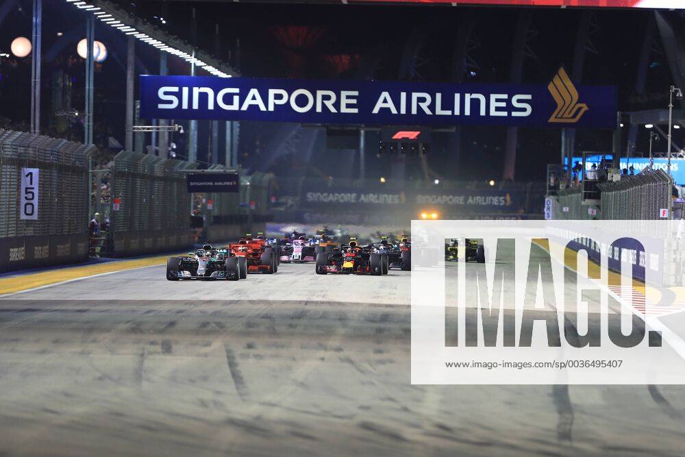 16th September 2018, Marina Bay Street Circuit, Singapore; Formula One Grand Prix of Singapore, race day; Mercedes AMG Petronas Motorsport, Lewis Hamilton leads into Turn 1 ActionPlus12063097 Octane