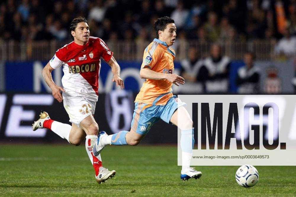 Samir Nasri (Marseille, re.) gegen Leandro Cufre (Monaco) - (pan25620) Fußball Herren Ligue 1 2007 2008, 1. Französische Liga, AS Monaco - Olympique Marseille 2:3, OM Gruppe Monaco Dynamik, Fußball Herren Ligue 1 2007 2008, 1. Französische Liga, AS Monaco - Olympique Marseille 2:3, OM Gruppe Monaco Dynamik,