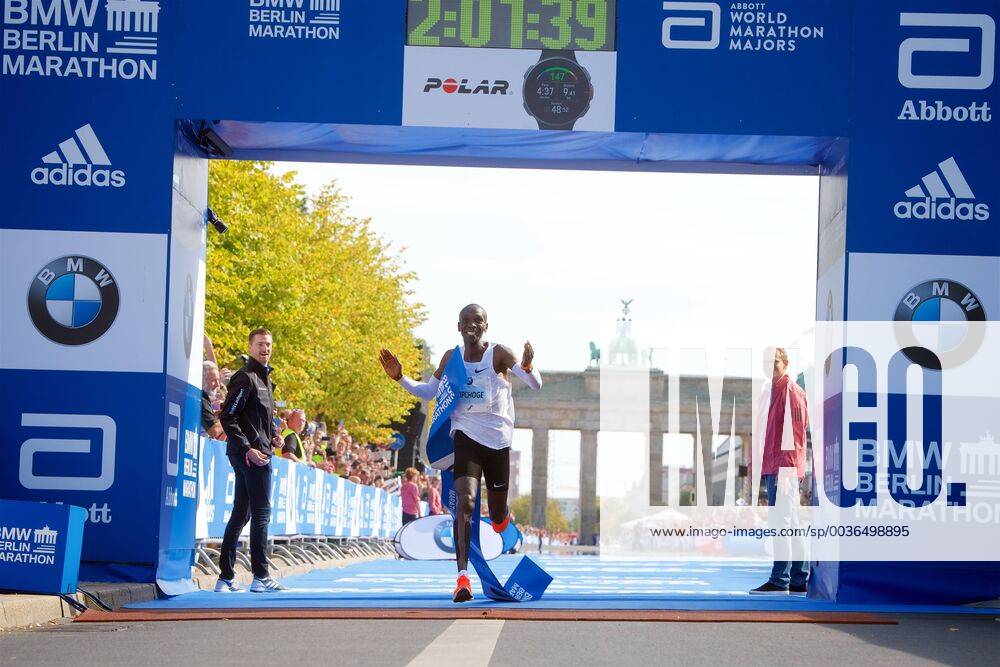 Athletics Berlin 16 09 2018 45 BMW Berlin Marathon New world record in 2 01 39 hours by Eliud Kipchoge KEN