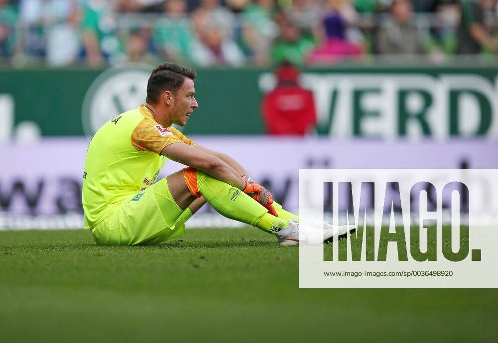 Football 1 Bundesliga 2018 2019 3 Matchday SV Werder Bremen 1 FC Nürnberg in Weserstadion Bremen Goalkeeper Jiri Pavlenka Werder Bremen disappointed DFL and DFB regulations prohibit any use of images as image sequences or quasi video