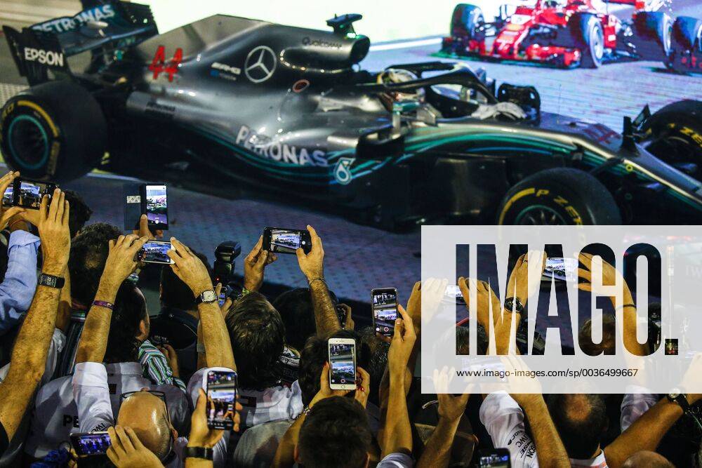 Motorsports: FIA Formula One World Championship WM Weltmeisterschaft 2018, Grand Prix of Singapore, 44 Lewis Hamilton (GBR, Mercedes AMG Petronas Motorsport), Singapore Singapore