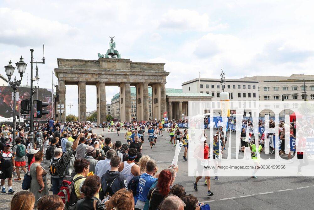 (180916) -- BERLIN, Sept. 16, 2018 -- Runners pass Brandenburg Gate during the Berlin Marathon 2018 in Berlin, capital of Germany, on Sept. 16, 2018. The Berlin Marathon 2018 kicked off in Berlin on Sunday. Eliud Kipchoge from Kenya won the men s title with a new world record of 2:01:39. Women s title fell on Kenya s Gladys Cherono with a result of 2:18:11. ) (SP)GERNAMY-BERLIN-BERLIN MARATHON 2018 ShanxYuqi