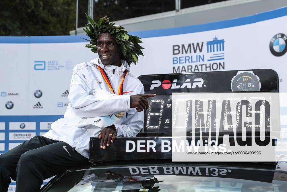 (180916) -- BERLIN, Sept. 16, 2018 -- Kenya s Eliud Kipchoge poses for photos with the vehicle displaying his new world record during the Berlin Marathon 2018 in Berlin, capital of Germany, on Sept. 16, 2018. The Berlin Marathon 2018 kicked off in Berlin on Sunday. Eliud Kipchoge from Kenya won the men s title with a new world record of 2:01:39. Women s title fell on Kenya s Gladys Cherono with a result of 2:18:11. ) (SP)GERNAMY-BERLIN-BERLIN MARATHON 2018 ShanxYuqi