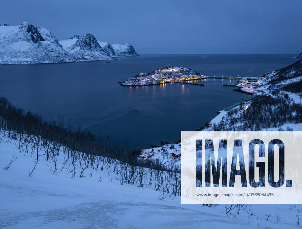 Husoy at dusk, Senja, Troms og Finnmark, Norway, Scandinavia, Europe