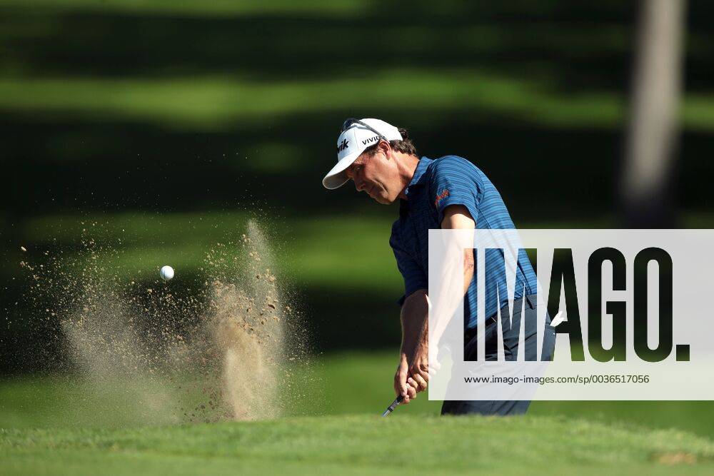 Grand Blanc, Michigan, United States - Stephen Ames of Canada hits out of the bunker toward the second green during the final round of The Ally Challenge presented by McLaren at Warwick Hills Golf & Country Club in Grand Blanc, MI, USA Sunday, September 16, 2018. The Ally Challenge - Final Round - ZUMAn230 20180916_zaa_n230_975