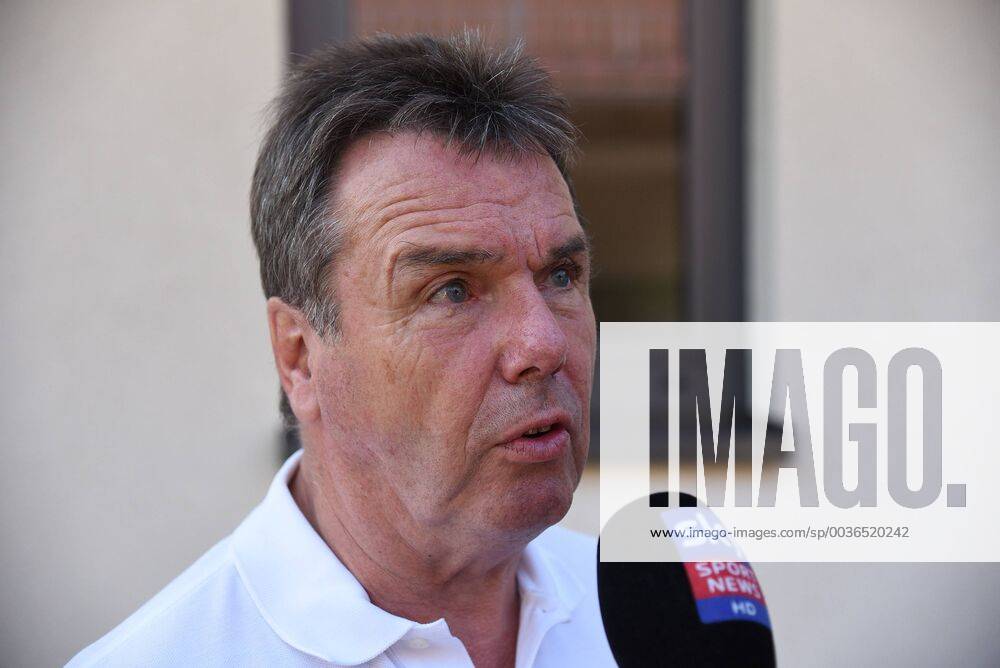 ENG Hanau Golf Club Hanau Wilhelmsbad Eintracht Frankfurt Golf Open Bundesliga manager Heribert Bruchhagen in an interview DFL regulations prohibit any use of images as image sequences or quasi video